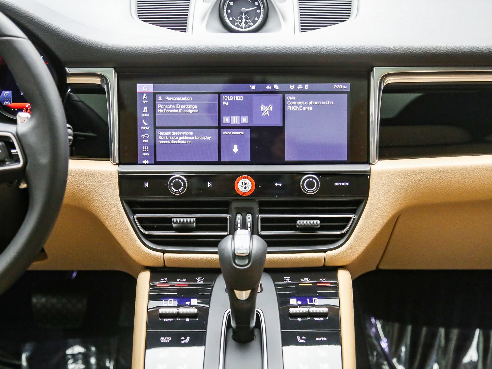 Certified 2026 Porsche Macan AWD/4WD image 17