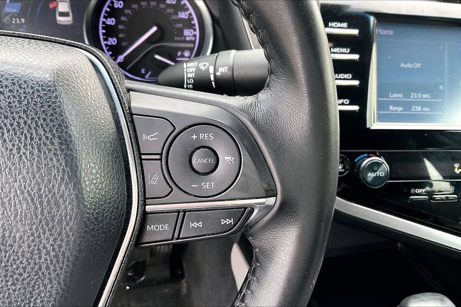 Used 2018 Toyota Camry XLE image 23