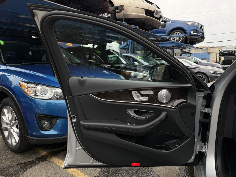 Used 2018 Mercedes-Benz E 300 4MATIC image 10