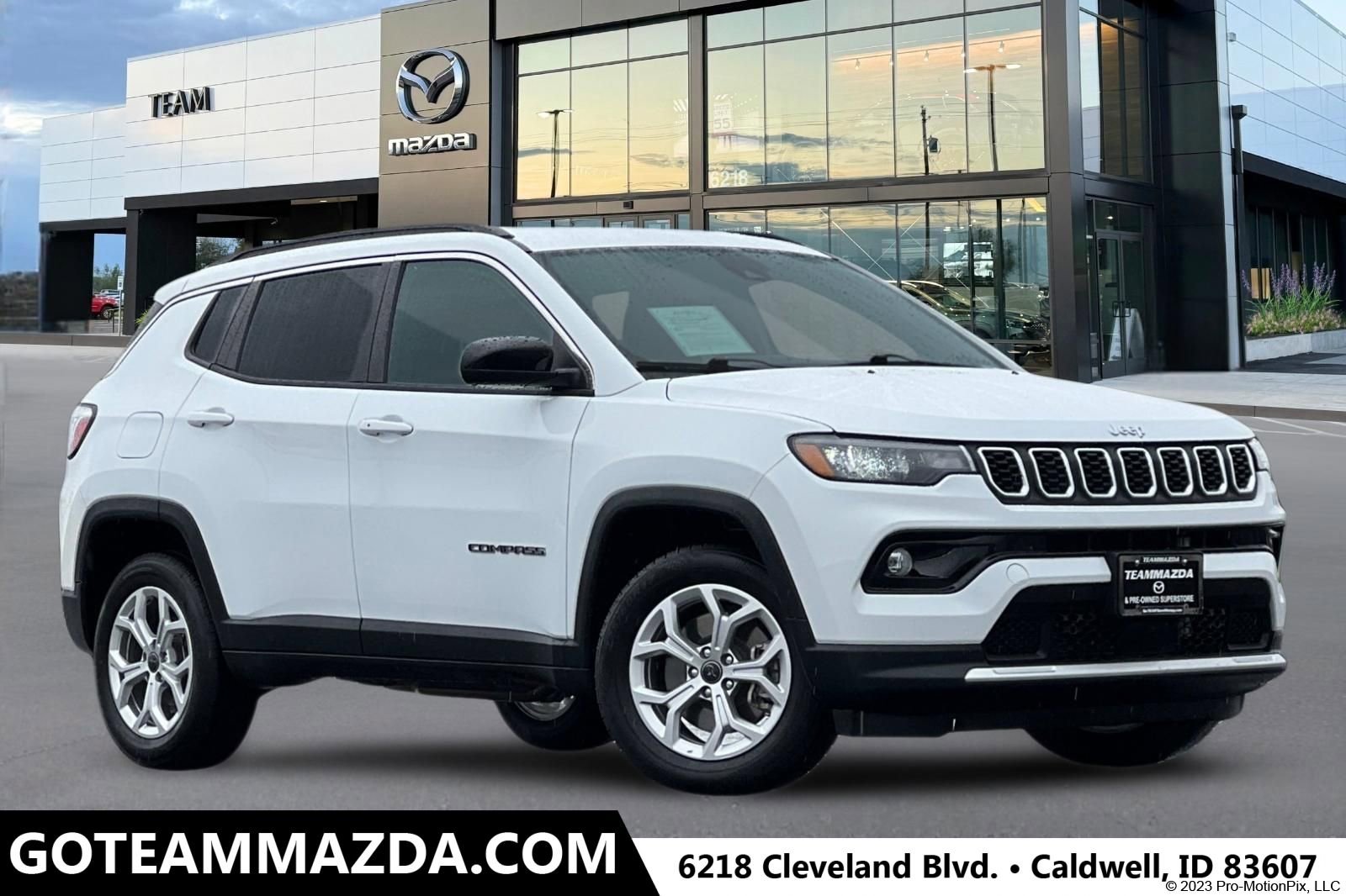 Used 2025 Jeep Compass Latitude image 1