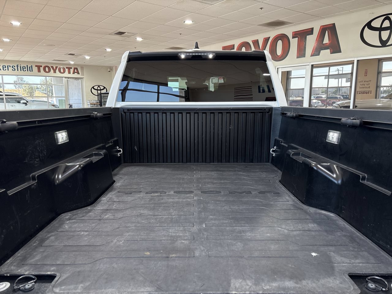 Certified 2025 Toyota Tacoma SR5 AWD/4WD image 24