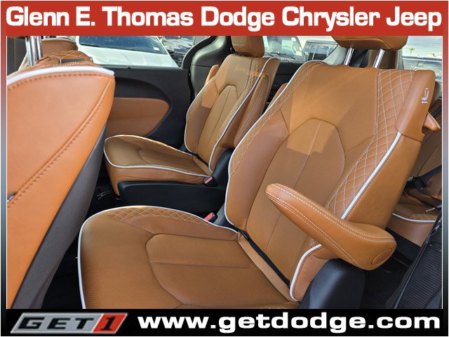 New 2026 Chrysler Pacifica Pinnacle w/ Trailer Tow Group image 12
