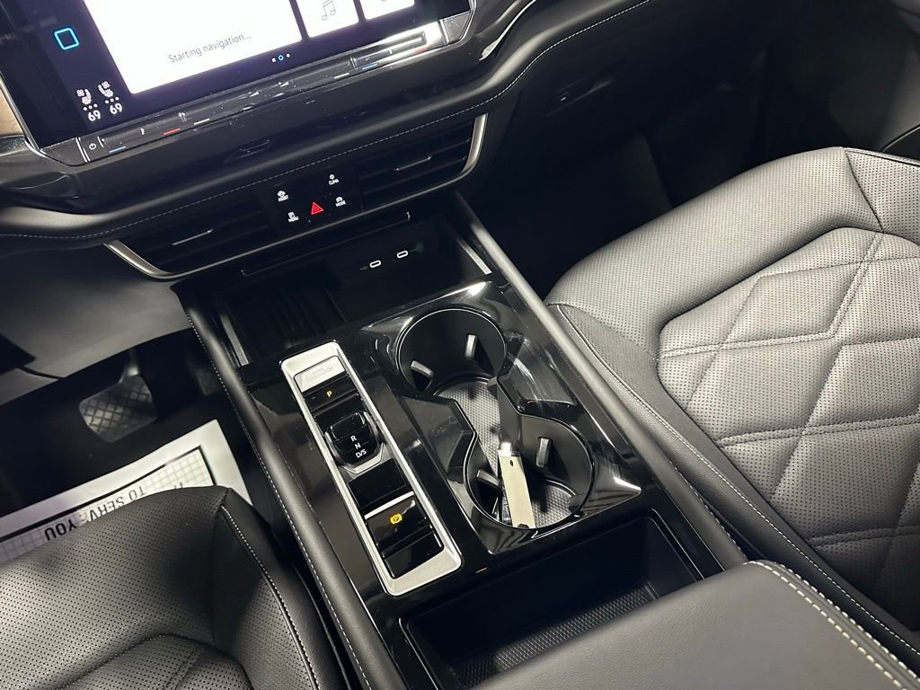 Used 2025 Volkswagen Atlas SE image 41