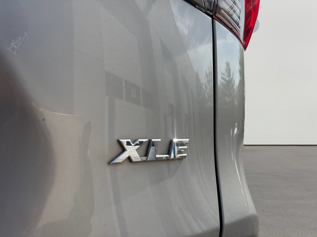 Used 2024 Toyota RAV4 XLE FWD image 31