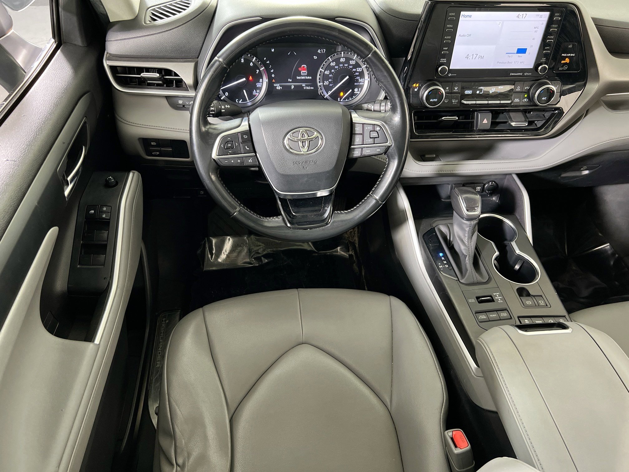 Used 2020 Toyota Highlander XLE image 22