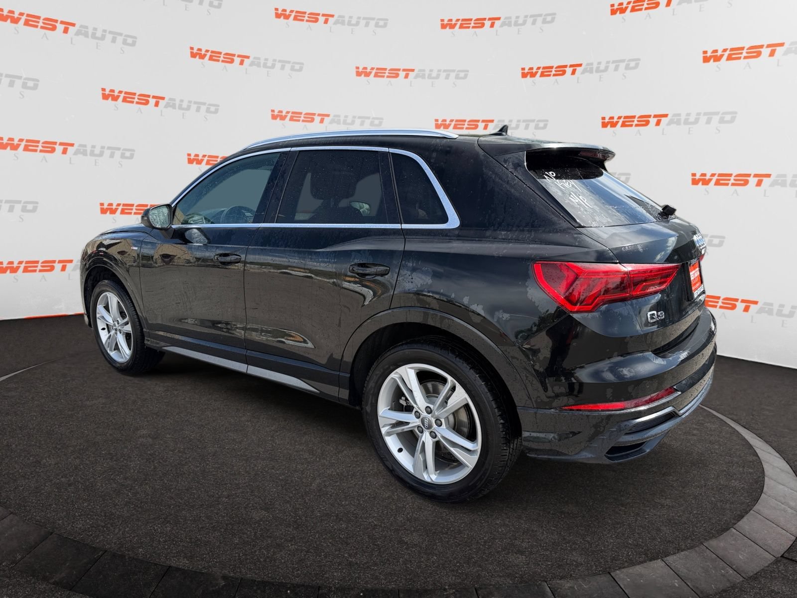 Used 2020 Audi Q3 2.0T Premium Plus w/ Premium Plus Package AWD/4WD image 3