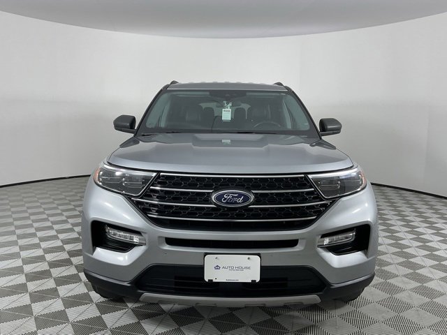 Used 2024 Ford Explorer XLT w/ Equipment Group 202A image 2