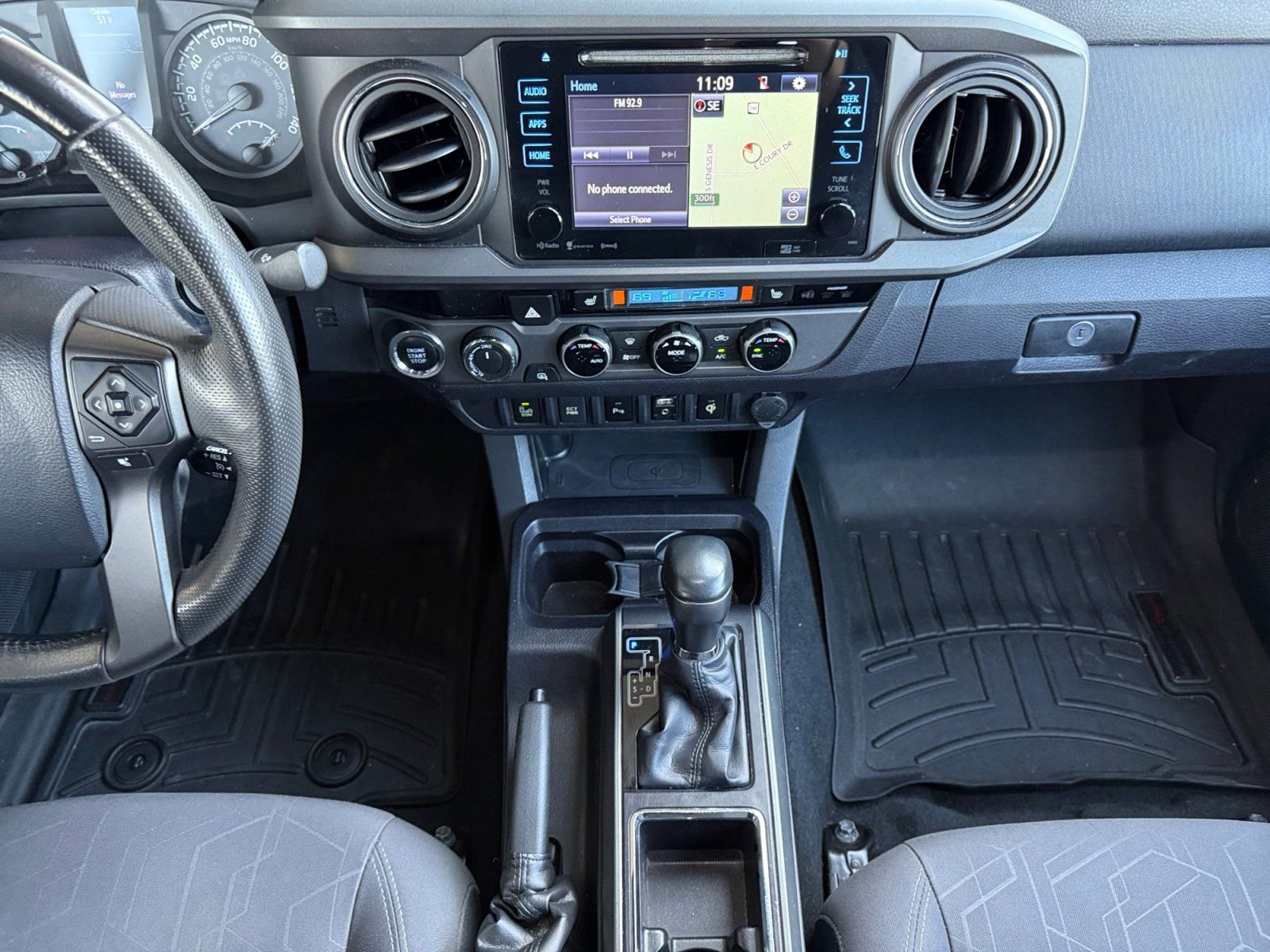 Used 2016 Toyota Tacoma TRD Sport image 15