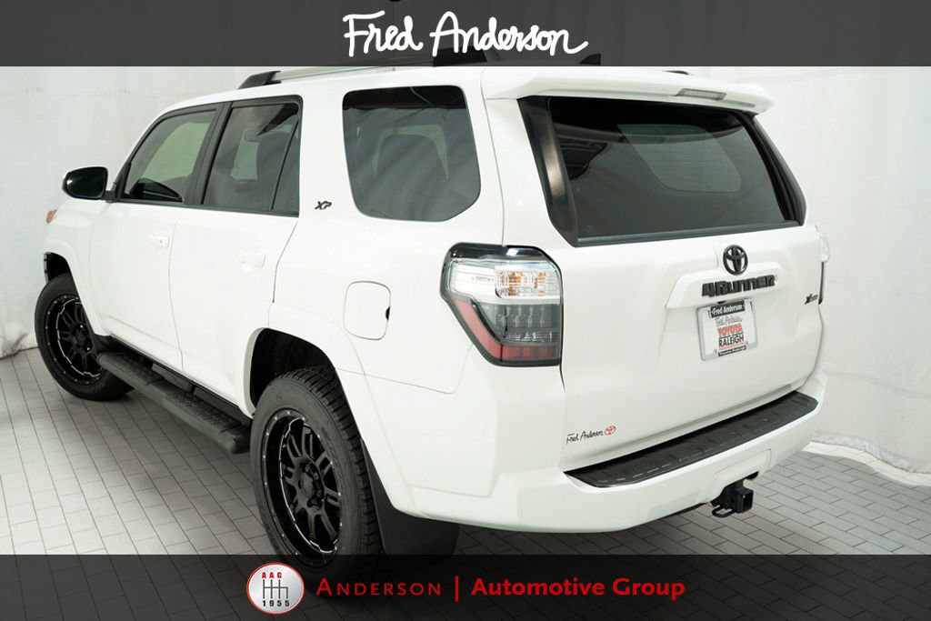 Used 2019 Toyota 4Runner SR5 AWD/4WD image 3