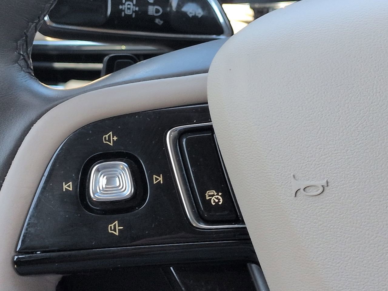 Used 2024 Lincoln Corsair Reserve FWD image 24