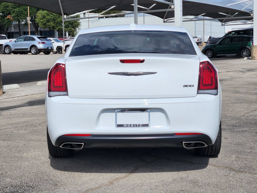 Used 2023 Chrysler 300 Touring w/ Sport Appearance Package RWD image 6