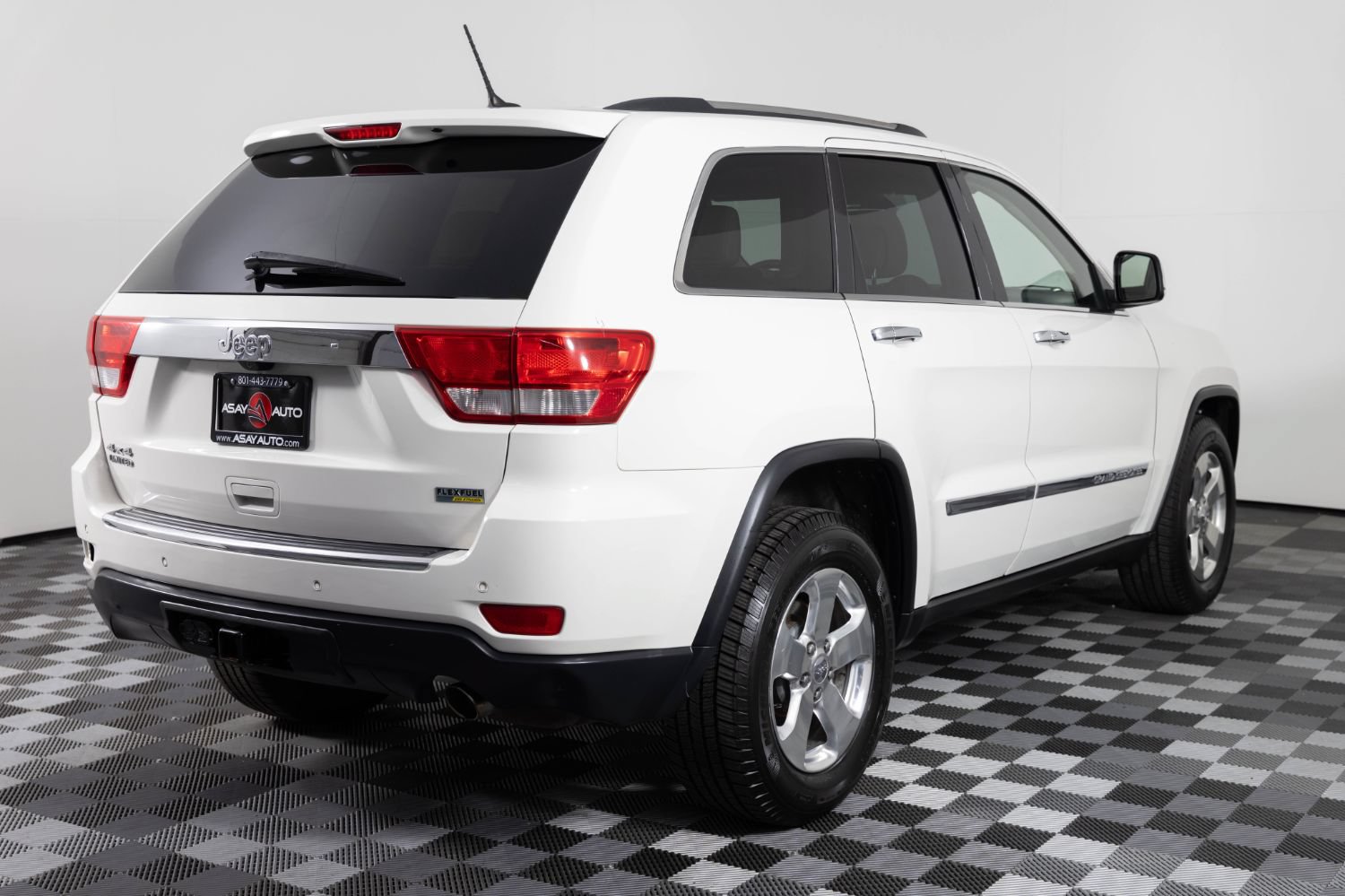 Used 2011 Jeep Grand Cherokee Limited AWD/4WD image 7