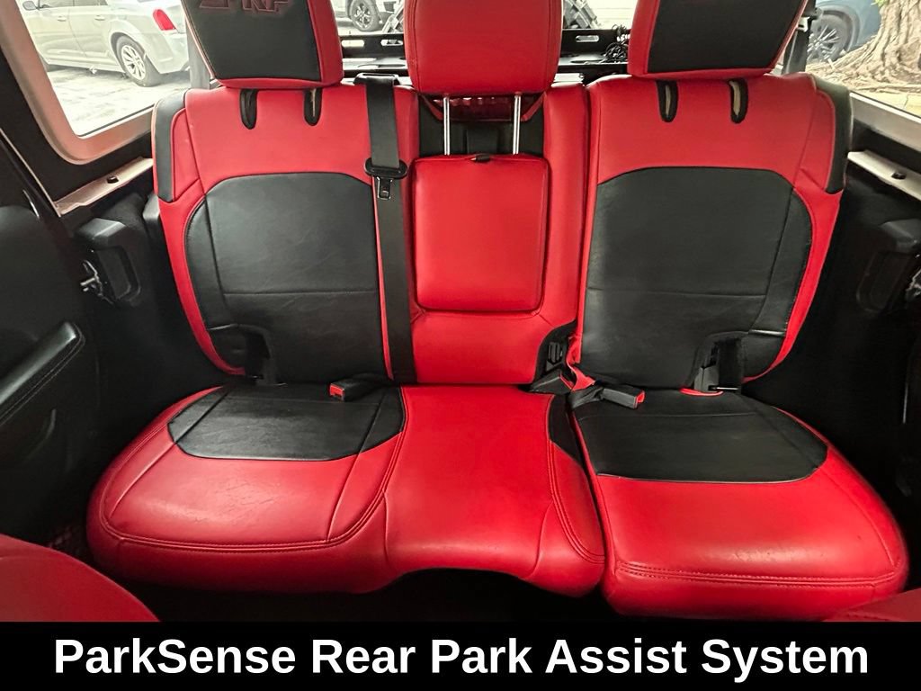 Used 2018 Jeep Wrangler Unlimited Sahara AWD/4WD image 12