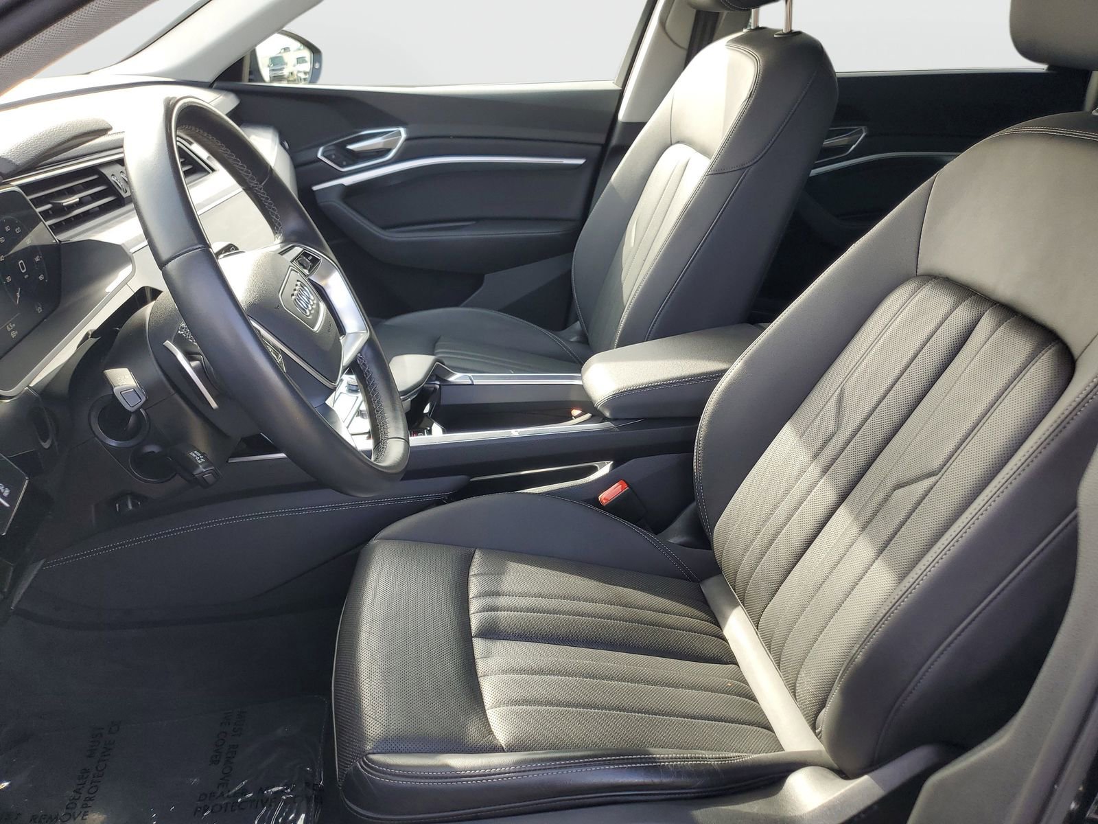 Used 2023 Audi e-tron Premium Plus w/ Premium Plus Package image 19