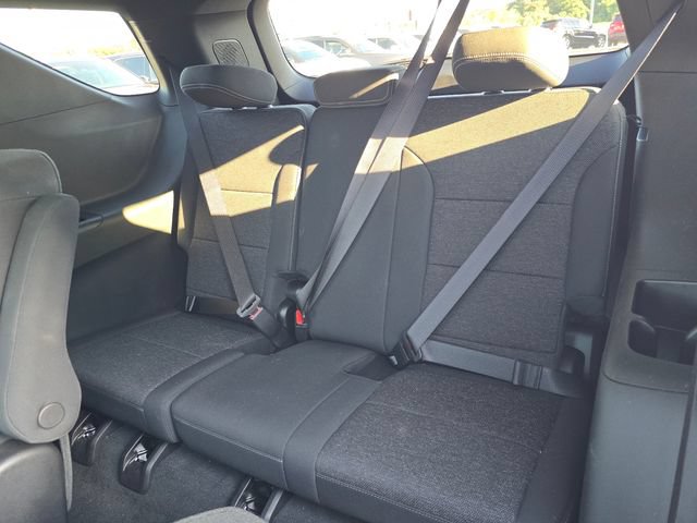Used 2025 Chevrolet Traverse LT FWD image 12