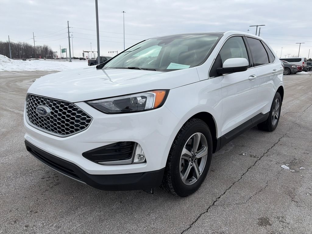 Used 2024 Ford Edge SEL w/ Convenience Package image 3