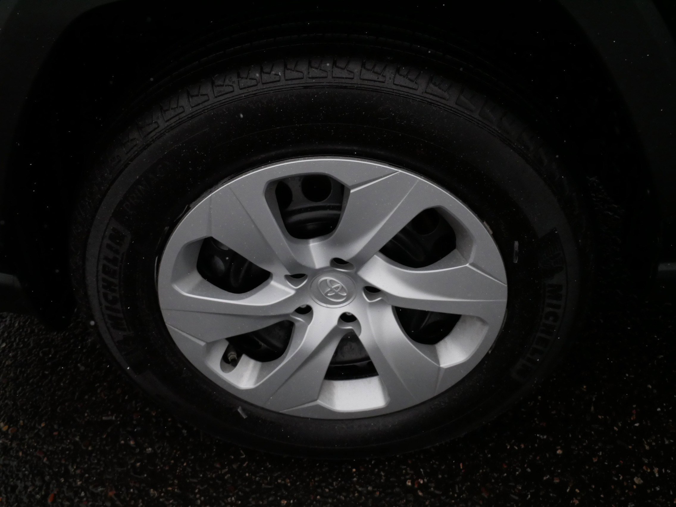 Used 2025 Toyota RAV4 LE image 15