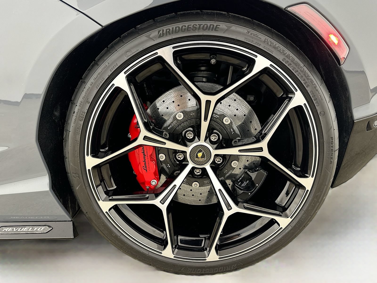 Used 2024 Lamborghini Revuelto AWD/4WD image 46