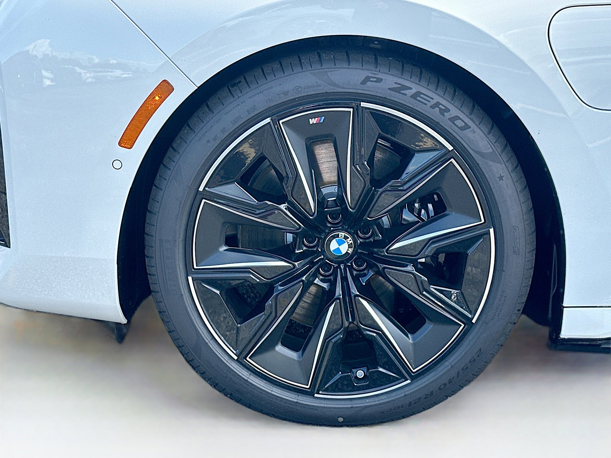 New 2026 BMW 750e xDrive w/ Premium Package image 26