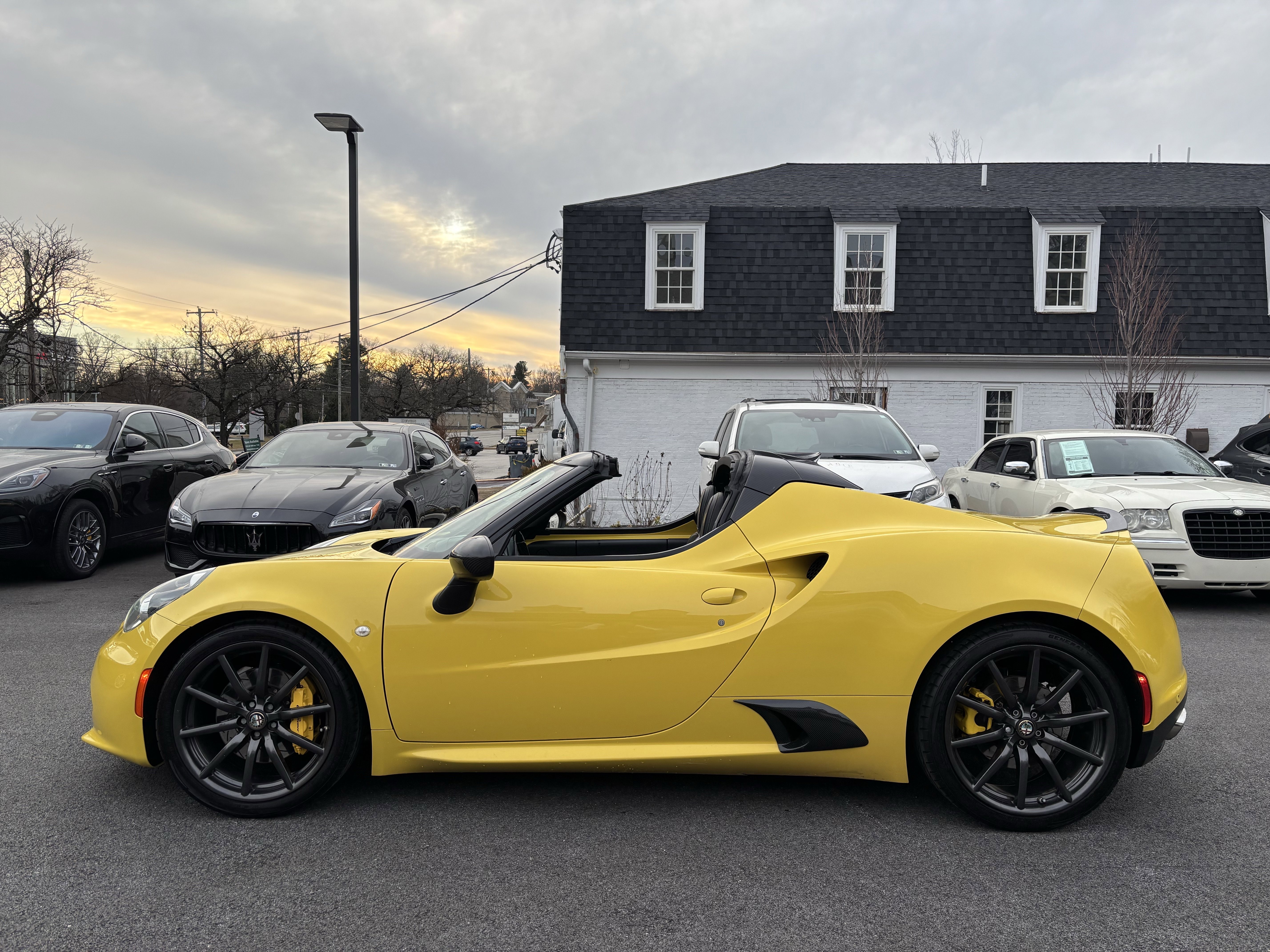 Used 2016 Alfa Romeo 4C Spider RWD image 2
