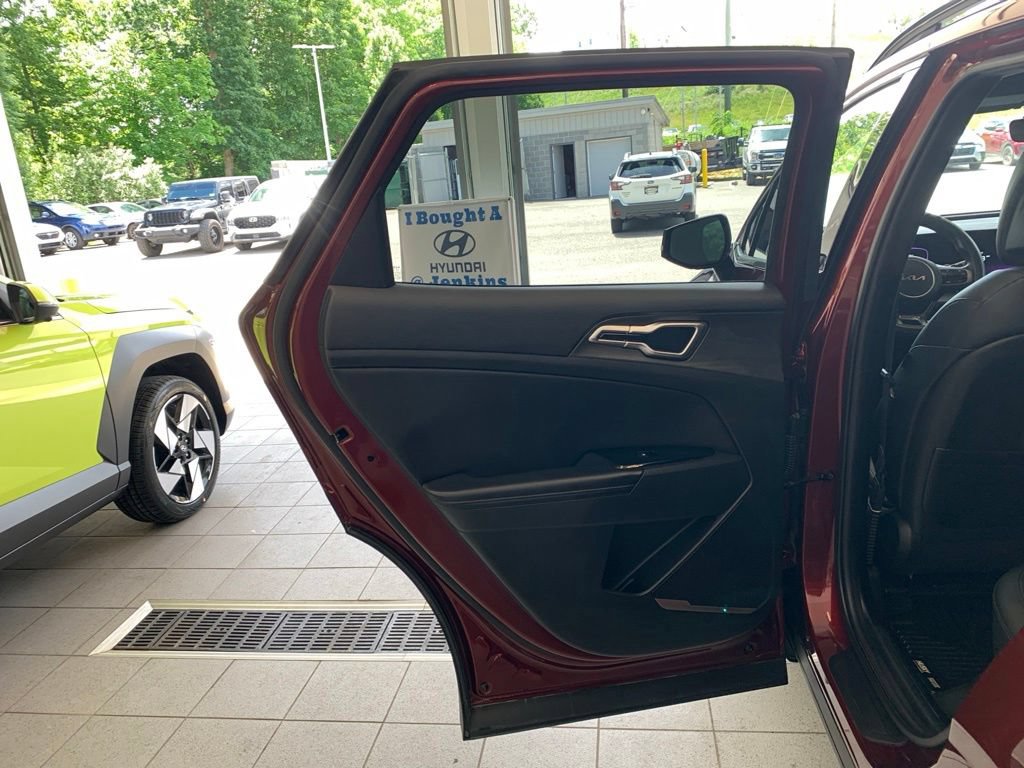Used 2023 Kia Sportage X-Line AWD/4WD image 12