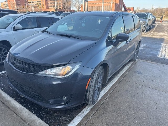 Used 2020 Chrysler Pacifica Touring w/ S Appearance Package