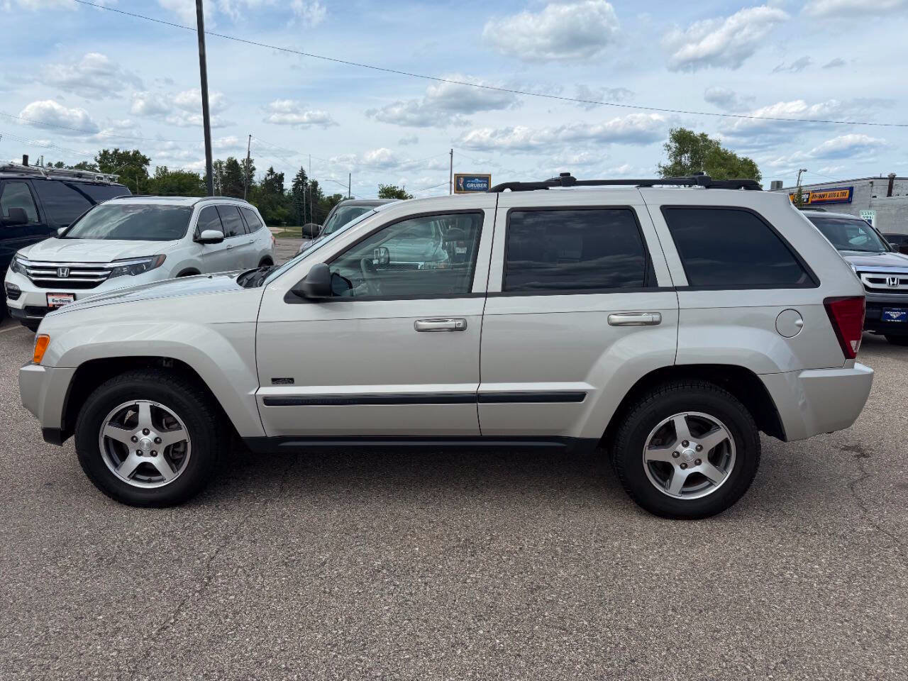 Used 2007 Jeep Grand Cherokee Laredo AWD/4WD image 2