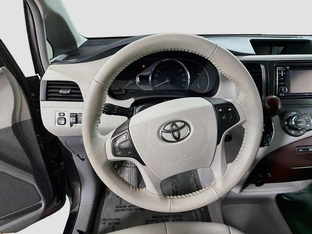 Used 2014 Toyota Sienna XLE FWD image 13