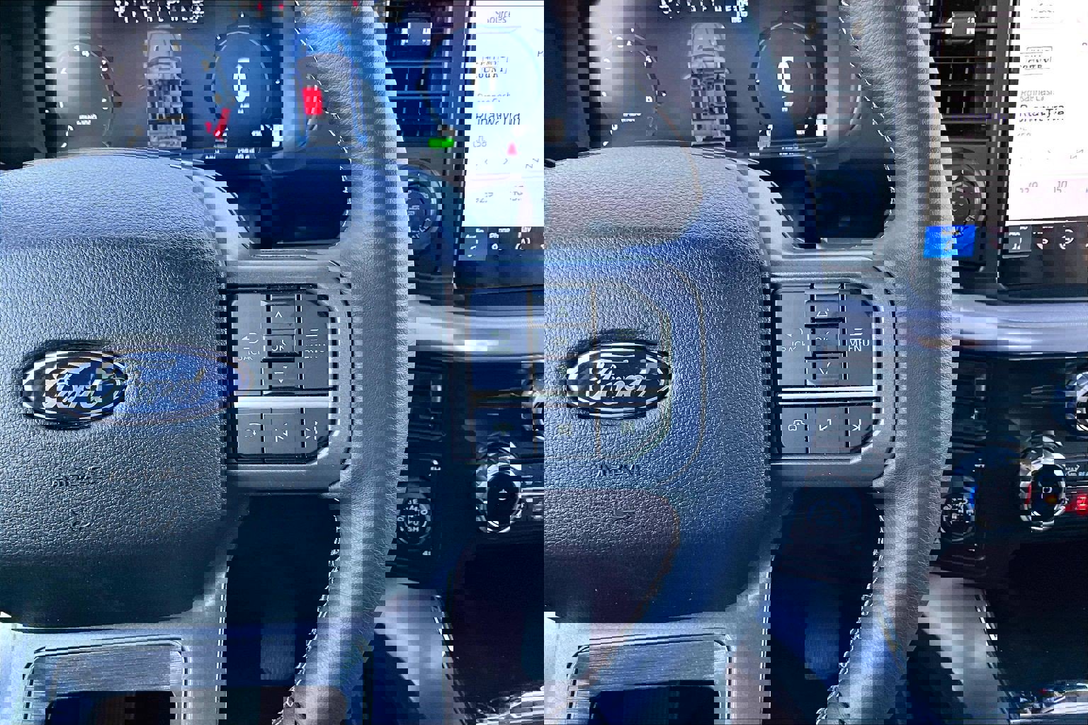 Used 2025 Ford F150 Lariat w/ Equipment Group 502A High image 13