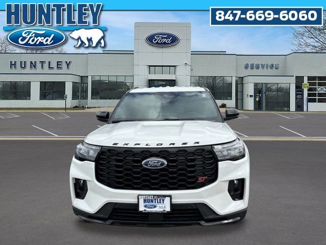 Used 2025 Ford Explorer ST image 3