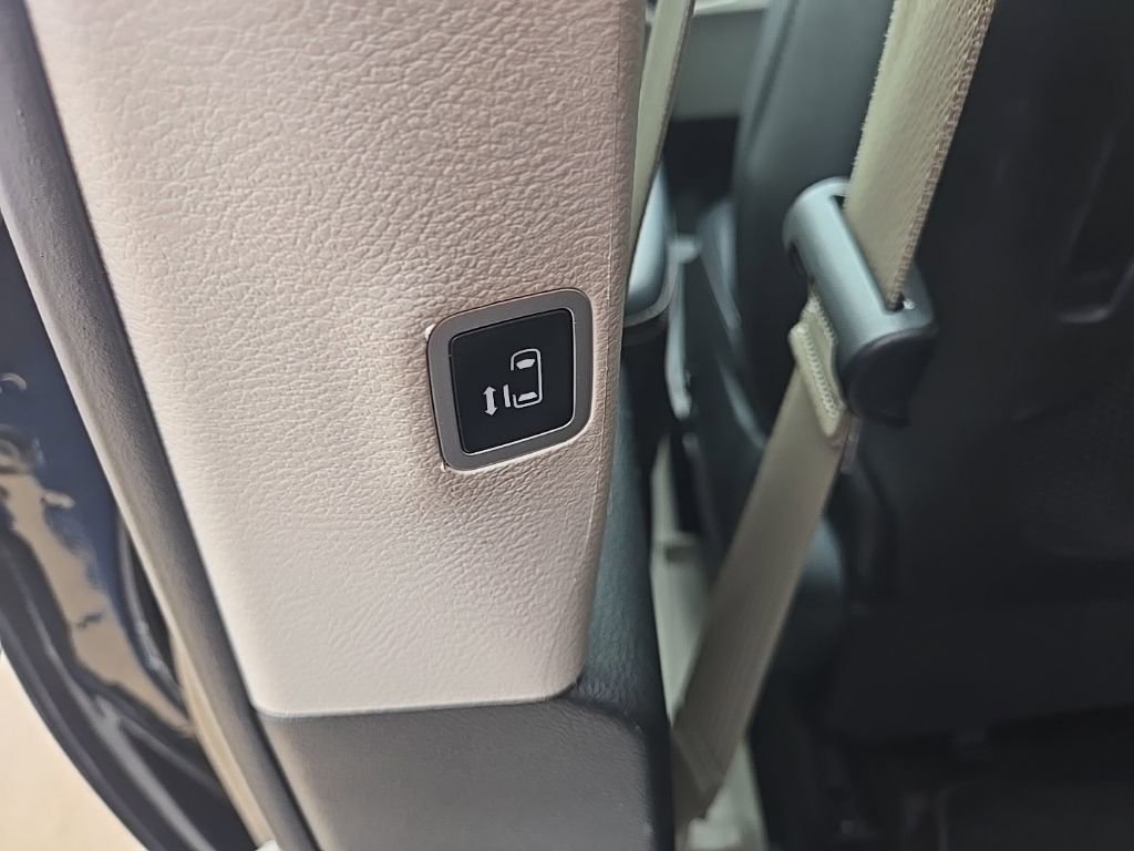 Used 2024 Chrysler Pacifica Touring-L image 86