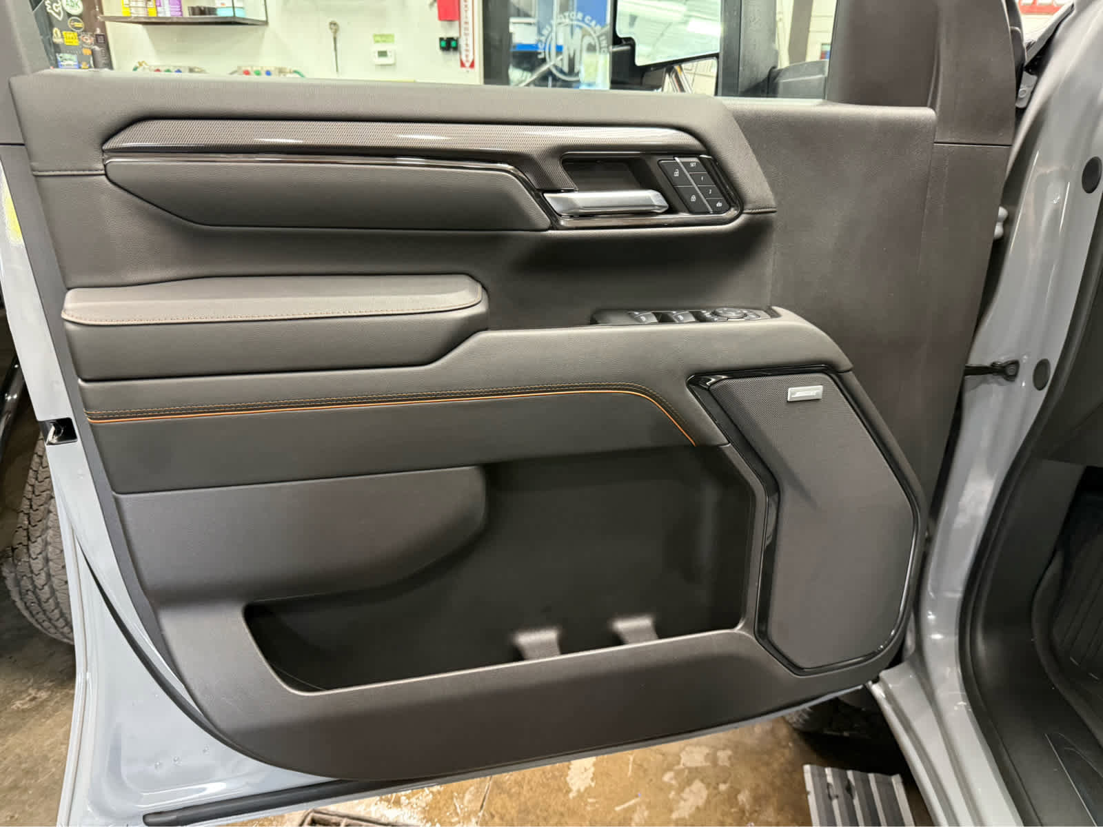 Used 2024 GMC Sierra 2500 AT4 w/ AT4 Premium Plus Package AWD/4WD image 21