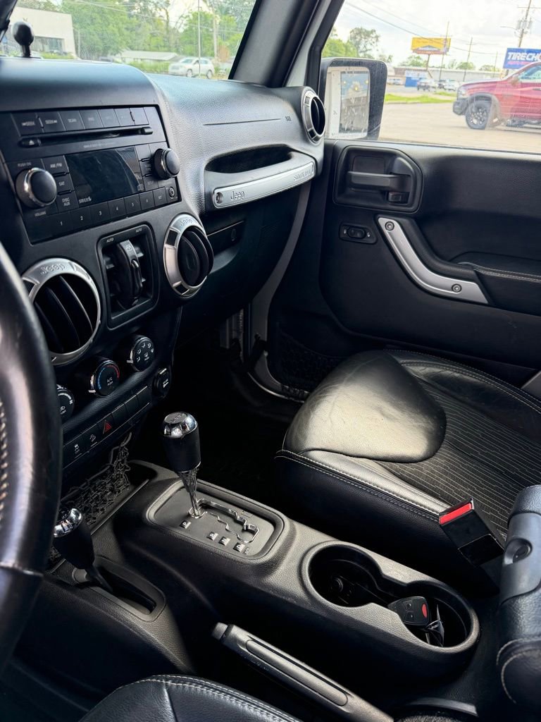 Used 2015 Jeep Wrangler Unlimited Sport image 14
