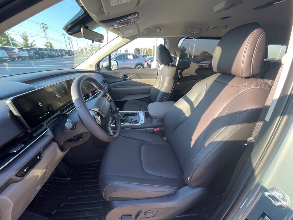 New 2027 Kia Carnival EX FWD image 18