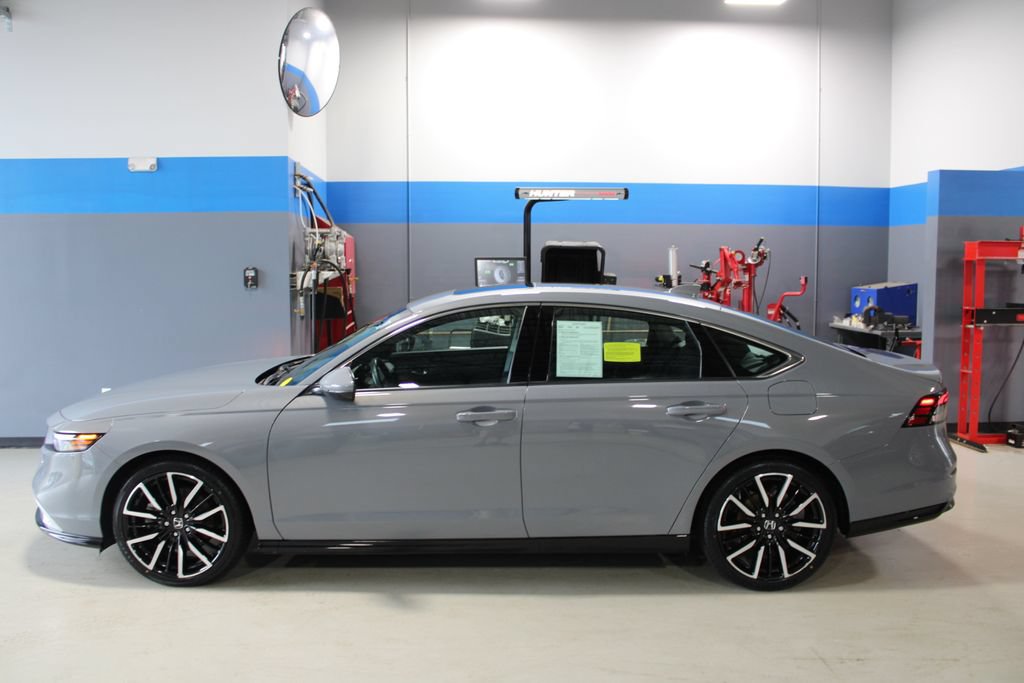 Used 2023 Honda Accord Touring image 9