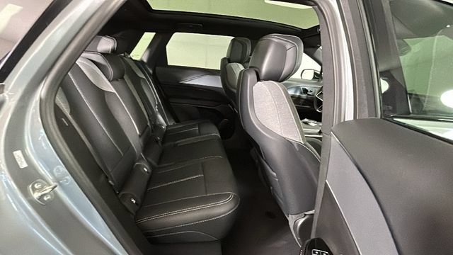 Used 2024 Cadillac Lyriq Tech RWD image 30
