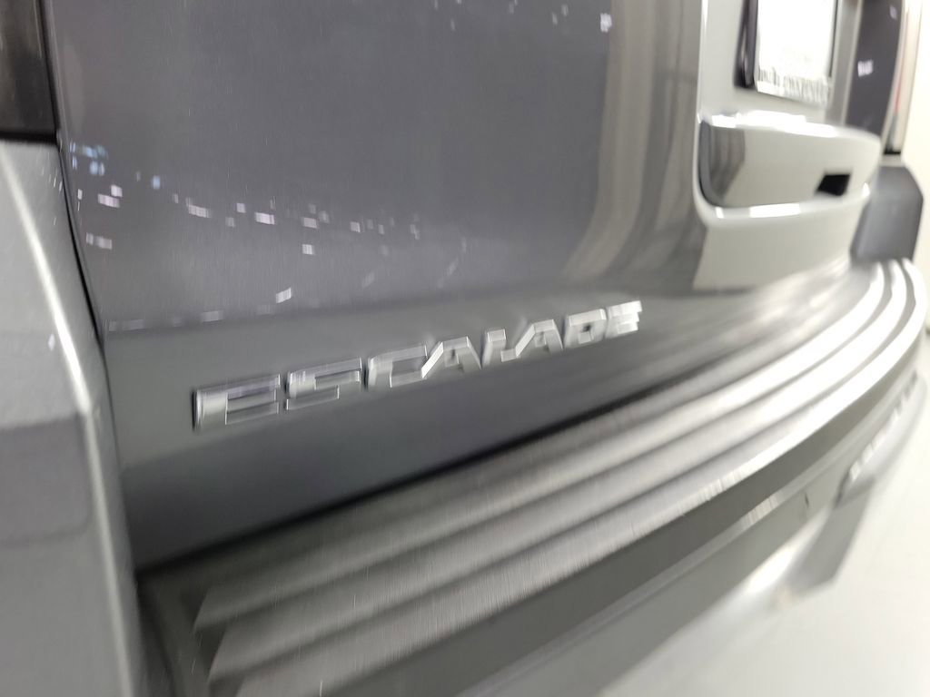 Used 2018 Cadillac Escalade Platinum RWD image 5