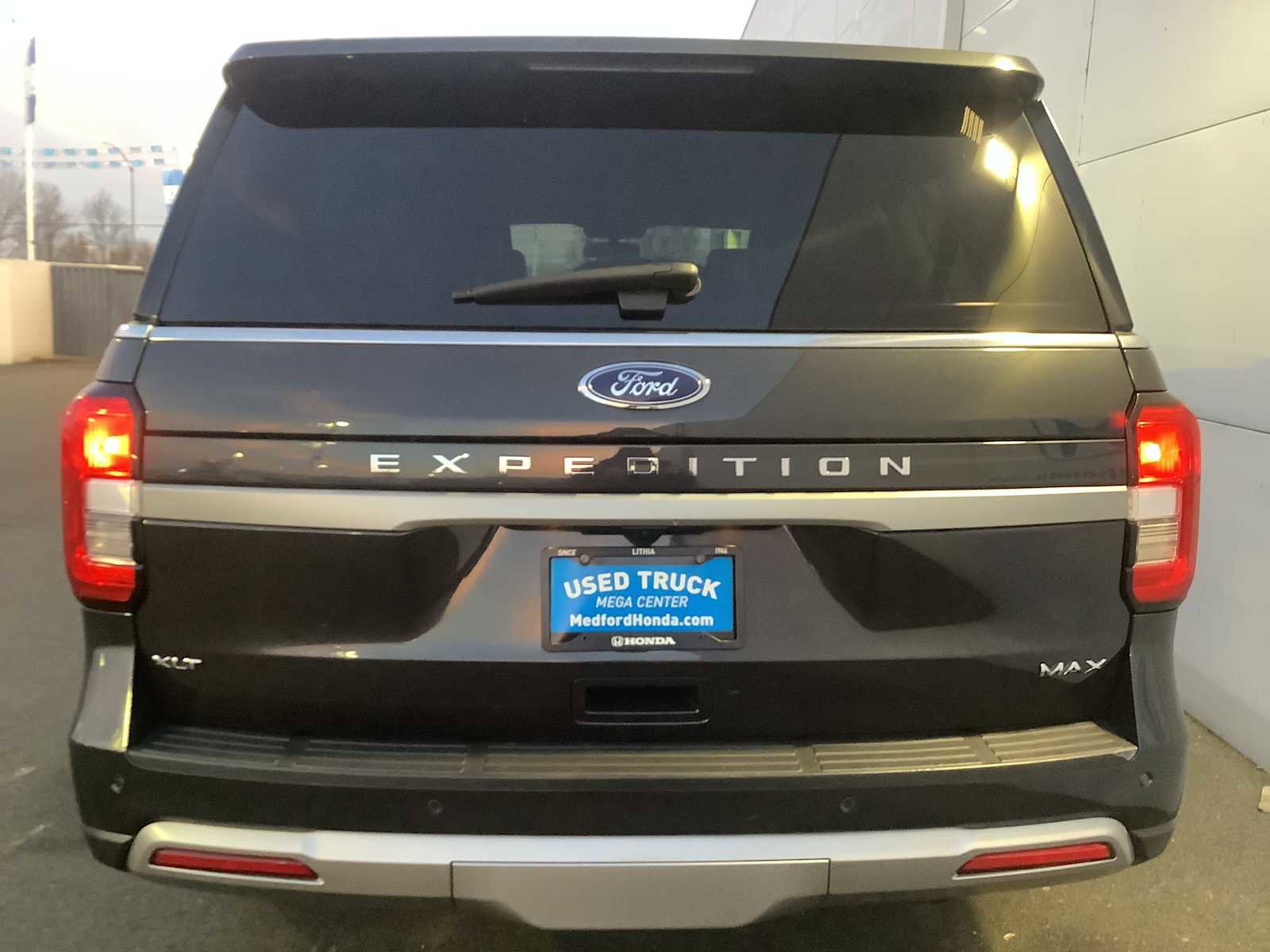 Used 2023 Ford Expedition Max XLT image 5