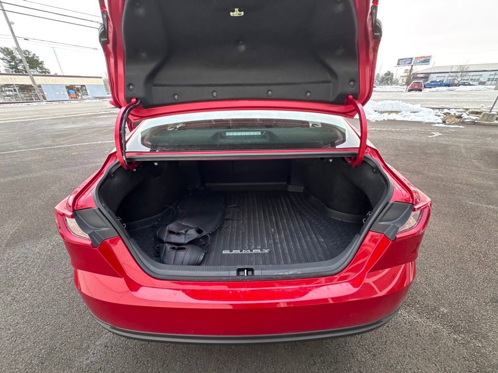 Used 2025 Toyota Camry LE image 29