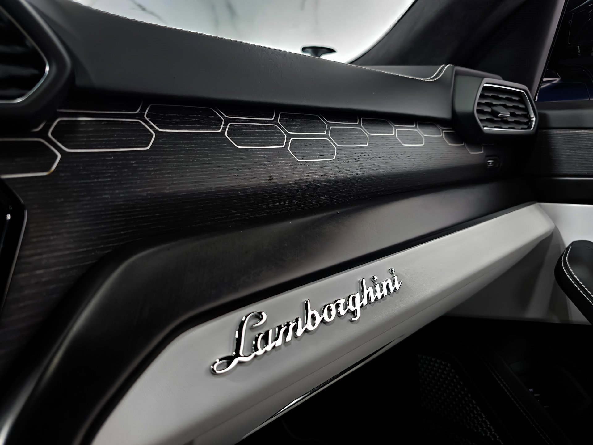 Used 2021 Lamborghini Urus image 34