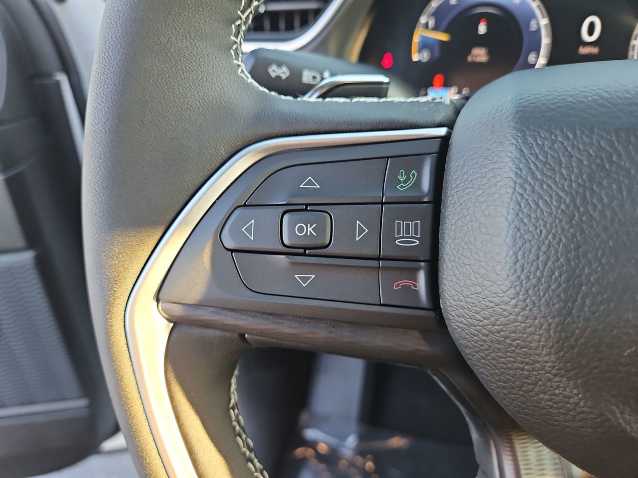 New 2025 Jeep Grand Cherokee Laredo w/ Luxury Tech Group I image 28