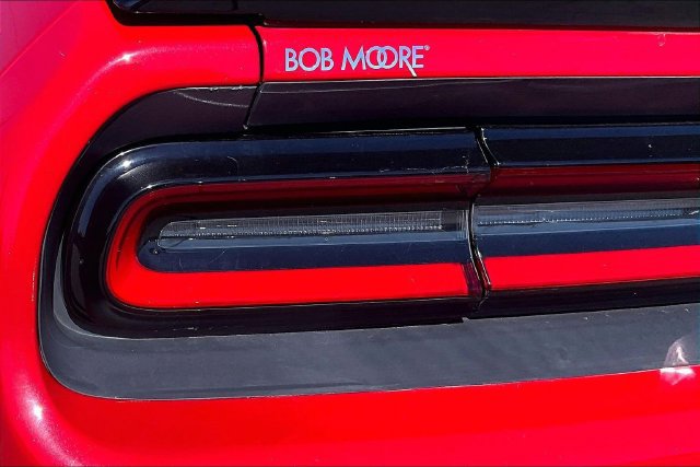 Used 2015 Dodge Challenger SXT RWD image 27
