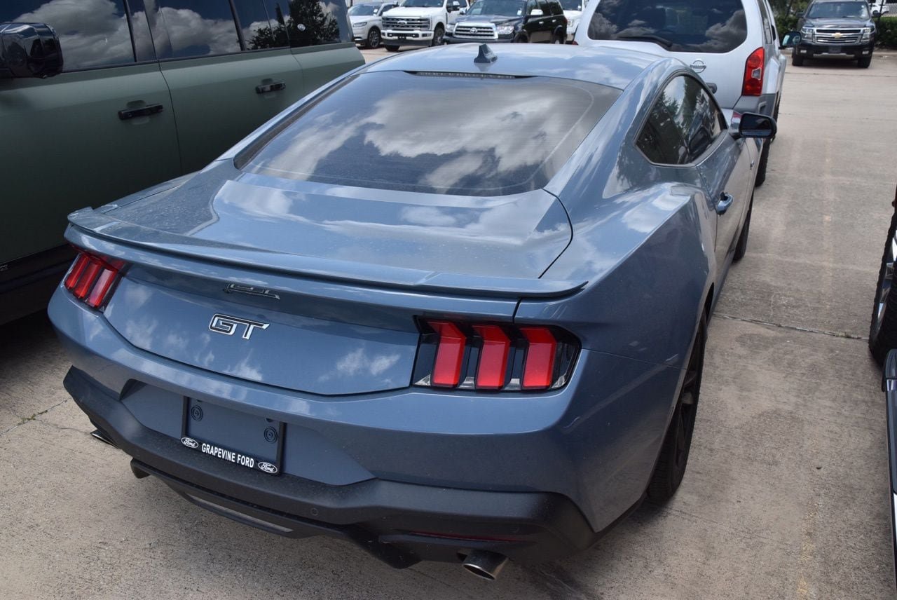 Used 2025 Ford Mustang GT RWD image 5