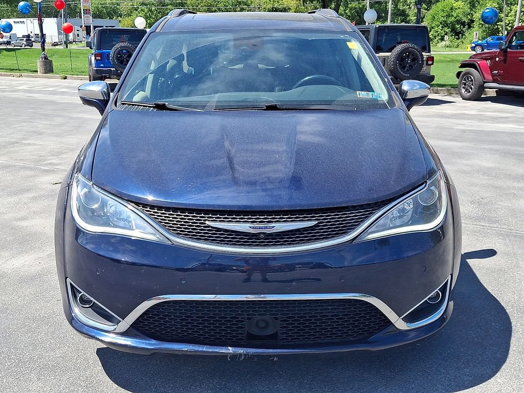 Used 2019 Chrysler Pacifica Limited w/ Tire & Wheel Group FWD image 2