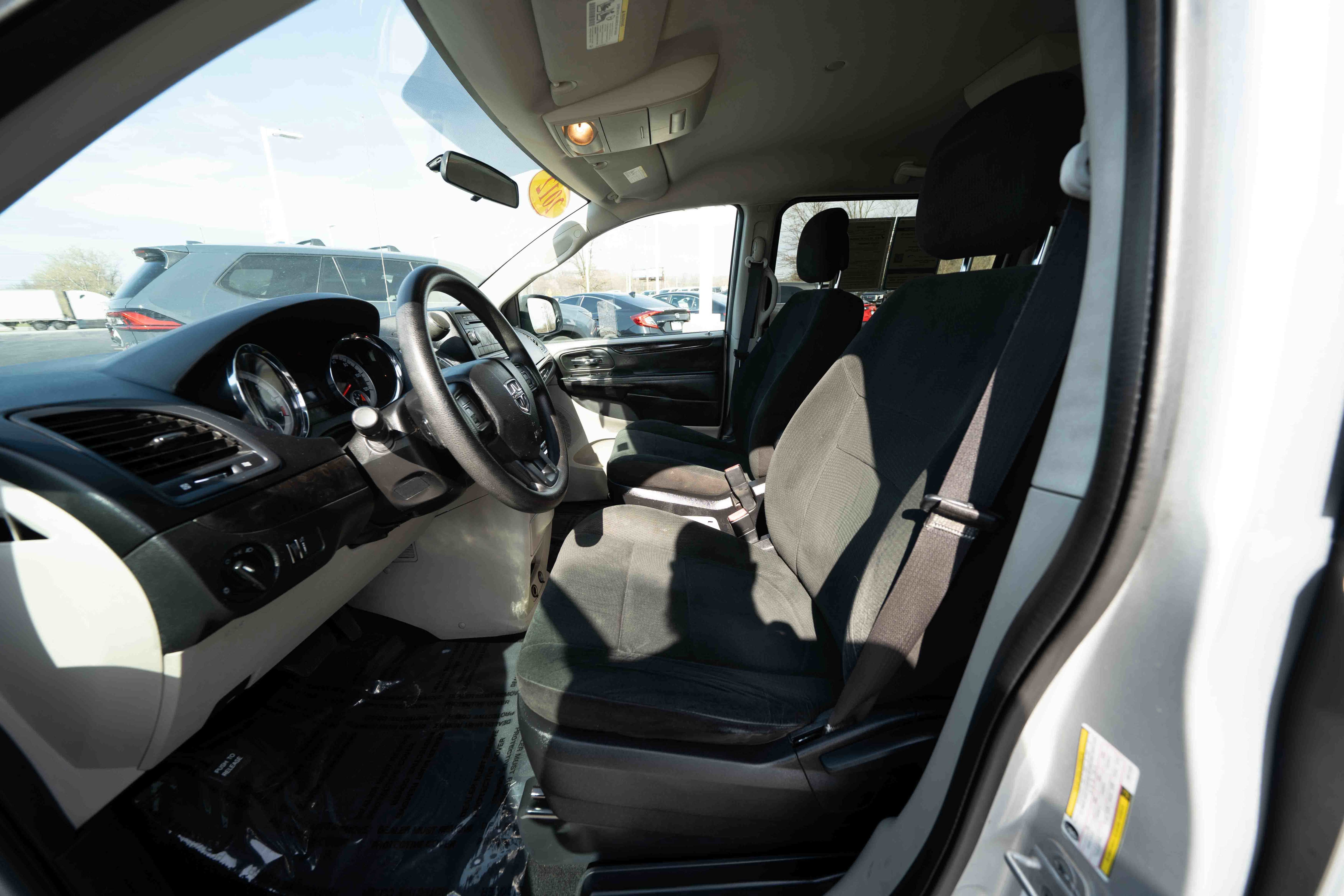 Used 2012 Dodge Grand Caravan SE image 9