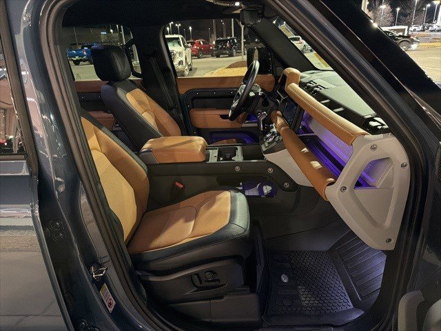 Used 2024 Land Rover Defender 110 X-Dynamic SE image 30