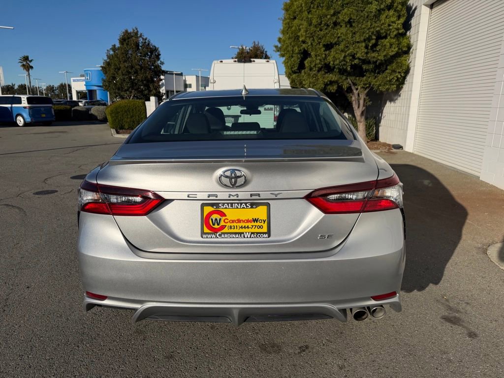 Used 2022 Toyota Camry SE image 5