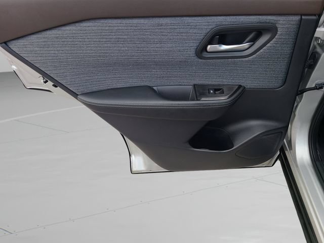 Used 2023 Nissan Rogue SV FWD image 16