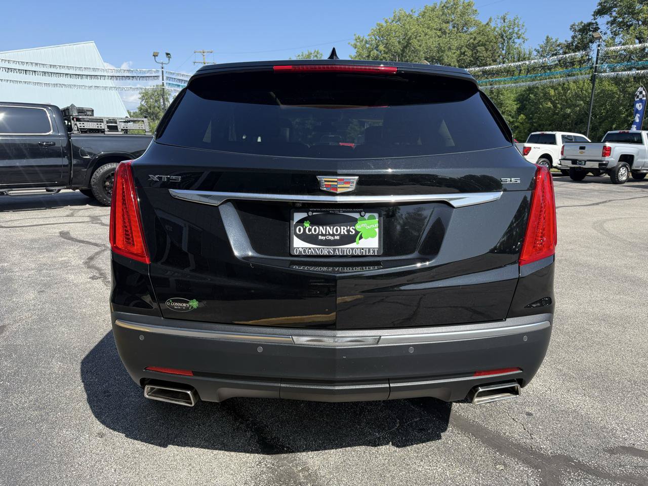 Used 2017 Cadillac XT5 Luxury w/ Driver Awareness Package FWD image 4