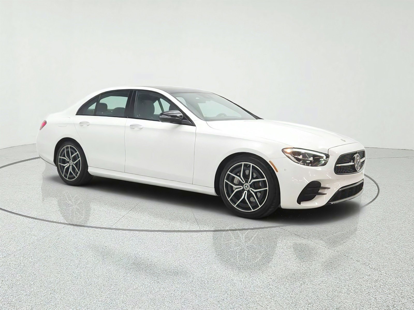 Used 2022 Mercedes-Benz E 350 Sedan image 3